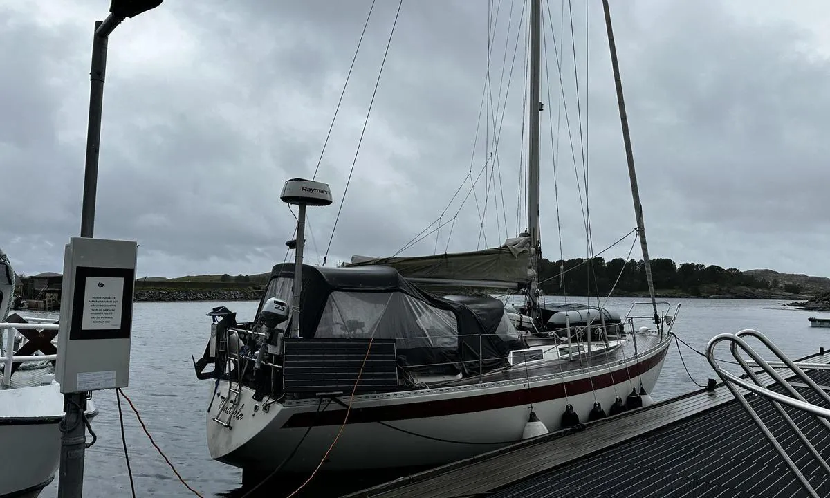 Abelvær Båtlag: {"base": "no", "no": "Flott brygge, ikke s\u00e5 mye mer \u00e5 si.", "se": "Fin brygga, inte s\u00e5 mycket mer att s\u00e4ga.", "en": "Great dock, not much more to say.", "da": "Flot bro, ikke s\u00e5 meget mere at sige."}