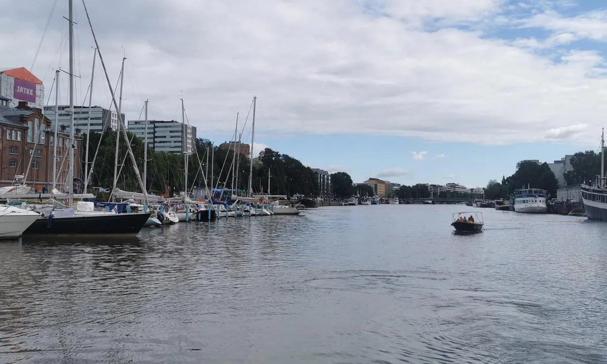 Åbo Gästhamn: {"base": "fi", "no": "Turku Citymarina", "se": "\u00c5bo Citymarina", "en": "Turku Citymarina", "da": "Turku Citymarina", "fr": "Turku Citymarina", "de": "Turku Citymarina", "es": "Marina de la Ciudad de Turku", "it": "Marina Citt\u00e0 di Turku", "pt": "Marina da Cidade de Turku", "nl": "Turku Citymarina", "pl": "Marina Miejska Turku", "uk": "\u0422\u0443\u0440\u043a\u0443 \u0421\u0456\u0442\u0456-\u043c\u0430\u0440\u0438\u043d\u0430", "ro": "Turku Citymarina", "tr": "Turku Citymarina", "el": "\u03a4\u03bf\u03cd\u03c1\u03ba\u03bf\u03c5 Citymarina", "cs": "M\u011bstsk\u00e1 marina Turku", "hu": "Turku Citymarina", "fi": "Turku Citymarina", "bg": "\u0422\u0443\u0440\u043a\u0443 \u0413\u0440\u0430\u0434\u0441\u043a\u043e \u043c\u0430\u0440\u0438\u043d\u0430", "sr": "\u0413\u0440\u0430\u0434\u0441\u043a\u0430 \u043c\u0430\u0440\u0438\u043d\u0430 \u0422\u0443\u0440\u043a\u0443", "et": "Turu LinnaMarina", "lv": "Turku Citymarina", "lt": "Turku Citymarina"}