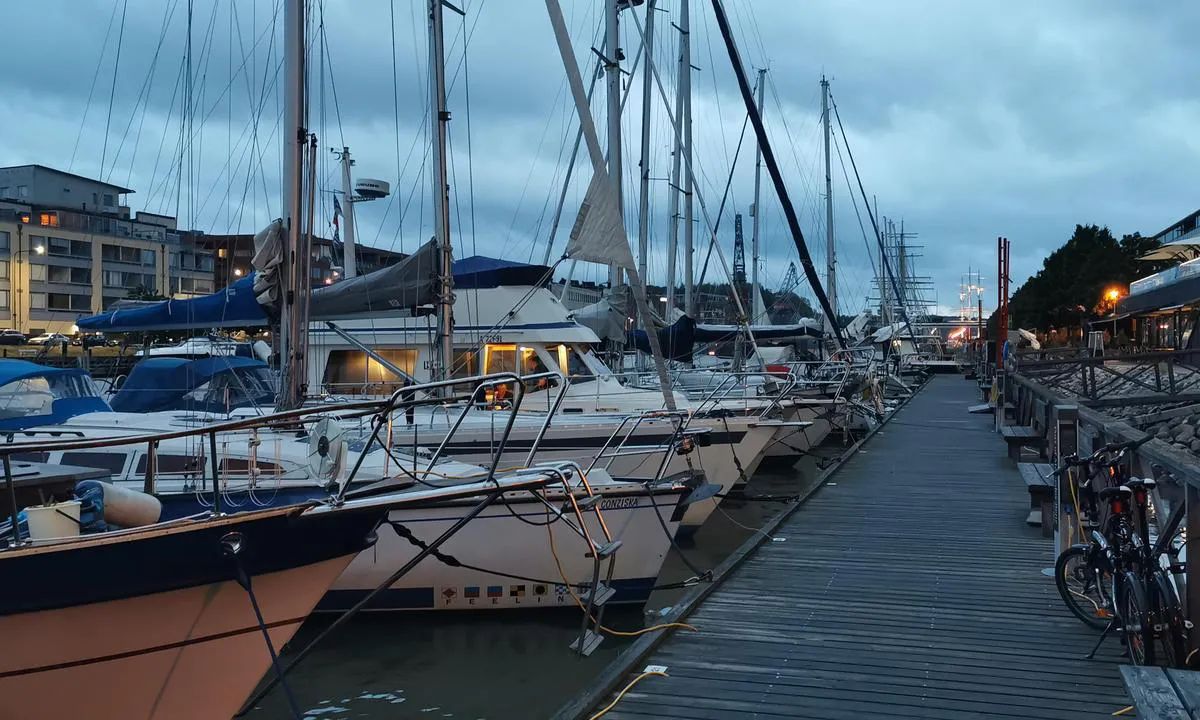 Åbo Gästhamn: {"base": "fi", "no": "Turku Citymarina", "se": "\u00c5bo Citymarin", "en": "Turku City Marina", "da": "Turku Citymarina", "fr": "Marina de la Ville de Turku", "de": "<html><body><h1>Turku Citymarina</h1></body></html>", "es": "Turku Citymarina", "it": "Turku Citymarina", "pt": "Marina da Cidade de Turku", "nl": "Turku Citymarina", "pl": "Turku Citymarina", "uk": "\u041c\u0456\u0441\u044c\u043a\u0430 \u043c\u0430\u0440\u0438\u043d\u0430 \u0422\u0443\u0440\u043a\u0443", "ro": "Marina Ora\u0219ului Turku", "tr": "Turku Citymarina", "el": "\u039c\u03b1\u03c1\u03af\u03bd\u03b1 \u03c0\u03cc\u03bb\u03b7\u03c2 \u03a4\u03bf\u03cd\u03c1\u03ba\u03bf\u03c5", "cs": "Turku Citymarina", "hu": "Turku Citymarina", "fi": "Turku Citymarina", "bg": "\u0422\u0443\u0440\u043a\u0443 \u0421\u0438\u0442\u0438\u043c\u0430\u0440\u0438\u043d\u0430", "sr": "\u0413\u0440\u0430\u0434\u0441\u043a\u0430 \u043c\u0430\u0440\u0438\u043d\u0430 \u0422\u0443\u0440\u043a\u0443", "et": "Turu Linnamarina", "lv": "Turku pils\u0113tas jahtu piest\u0101tne", "lt": "Turku Citymarina"}