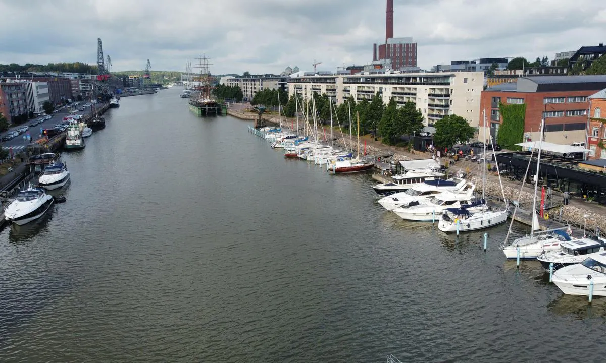 Åbo Gästhamn: {"base": "en", "no": "Turku City Marina", "se": "\u00c5bo Stadsmarina", "en": "Turku City Marina", "da": "Turku City Marina"}