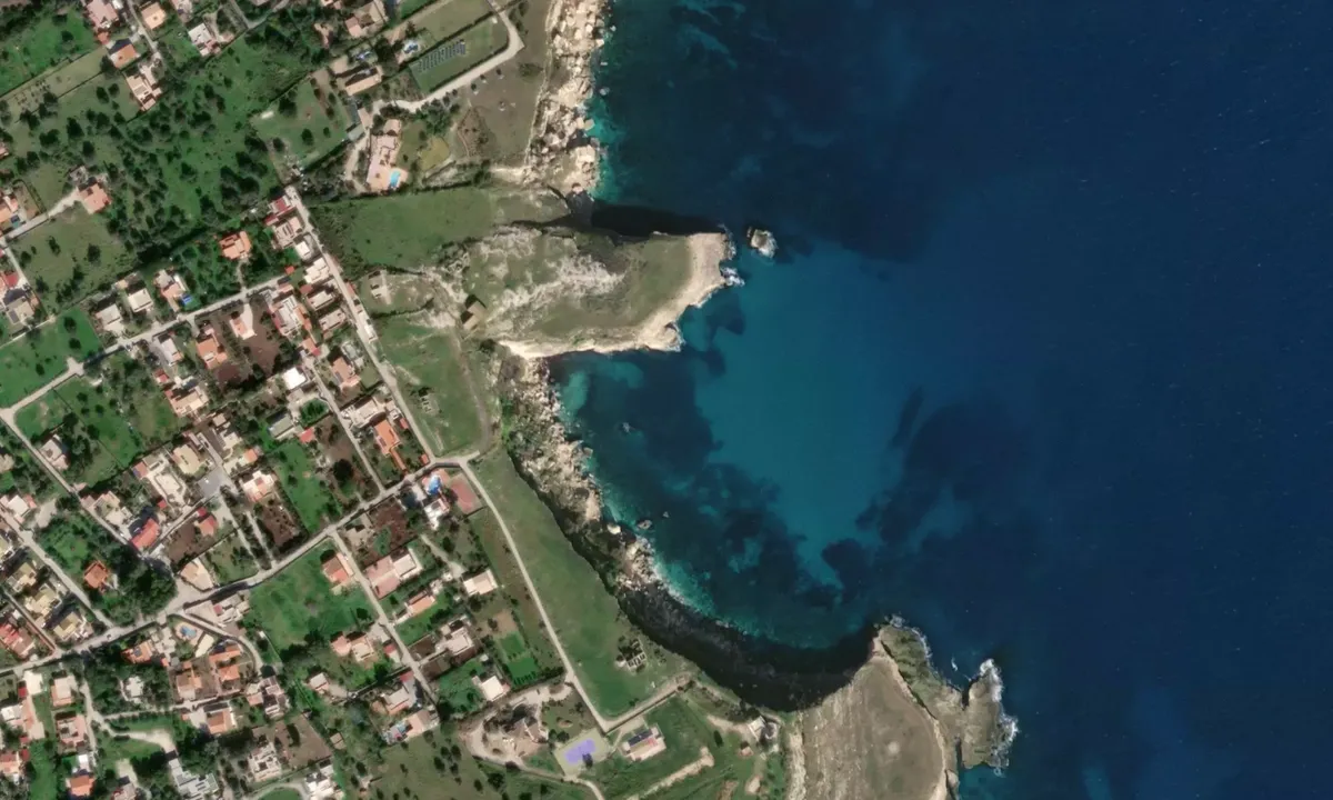 Flyfoto av Acque Verdi di Capo SerraPaolo