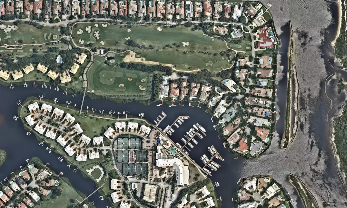 Flyfoto av Admiral's Cove Marina and Club