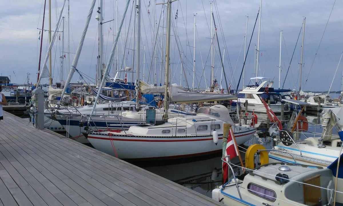 Agersø Lystbådehavn: {"base": "da", "no": "Agers\u00f8 Lystb\u00e5thavn", "se": "Agers\u00f8 G\u00e4sthamn", "en": "Agers\u00f8 Marina", "da": "Agers\u00f8 Lystb\u00e5dehavn"}