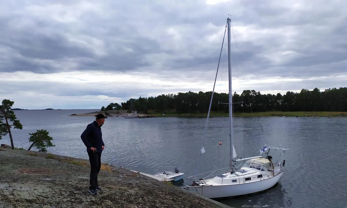 Äggskär: {"base": "en", "no": "Beste brygge er p\u00e5 motsatt side av bukten. Denne siden er litt grunn (1,4 meter dypgang ok), enden av bukten er sv\u00e6rt grunn.", "se": "B\u00e4sta bryggan \u00e4r p\u00e5 motsatt sida av bukten, den h\u00e4r sidan \u00e4r lite grund (1,4 meters djupg\u00e5ende ok) slutet av bukten mycket grund.", "en": "Best pier is opposite side of the bay, this side is a bit shallow (1,4 draft ok) end of the bay very shallow.", "da": "Bedste kaj ligger p\u00e5 den modsatte side af bugten, denne side er lidt lavvandet (1,4 meters dybgang ok), bunden af bugten er meget lavvandet."}