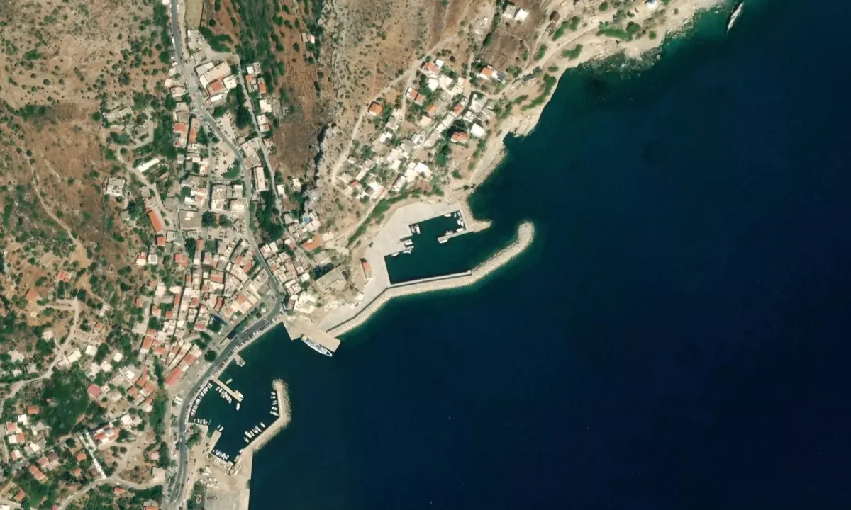 Flyfoto av Agios Kirikos Marina