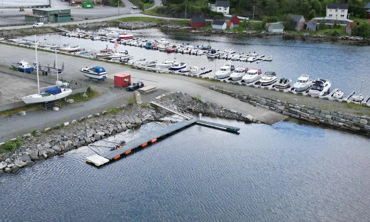 Åheim: {"base": "no", "no": "Gjestebrygga", "se": "G\u00e4stbryggan", "en": "Guest pier", "da": "G\u00e6stebroen"}