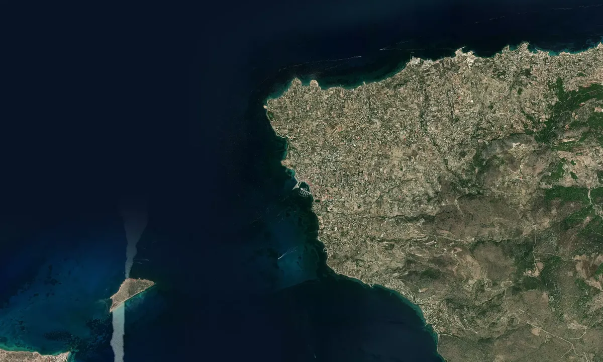 Flyfoto av Aigina Town Port