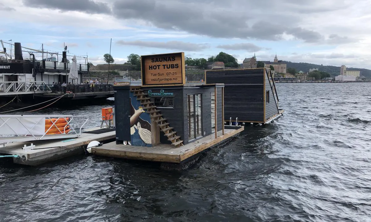 Aker Brygge Marina: Rett innenfor gjestehavna er det flytende saunaer til leie.