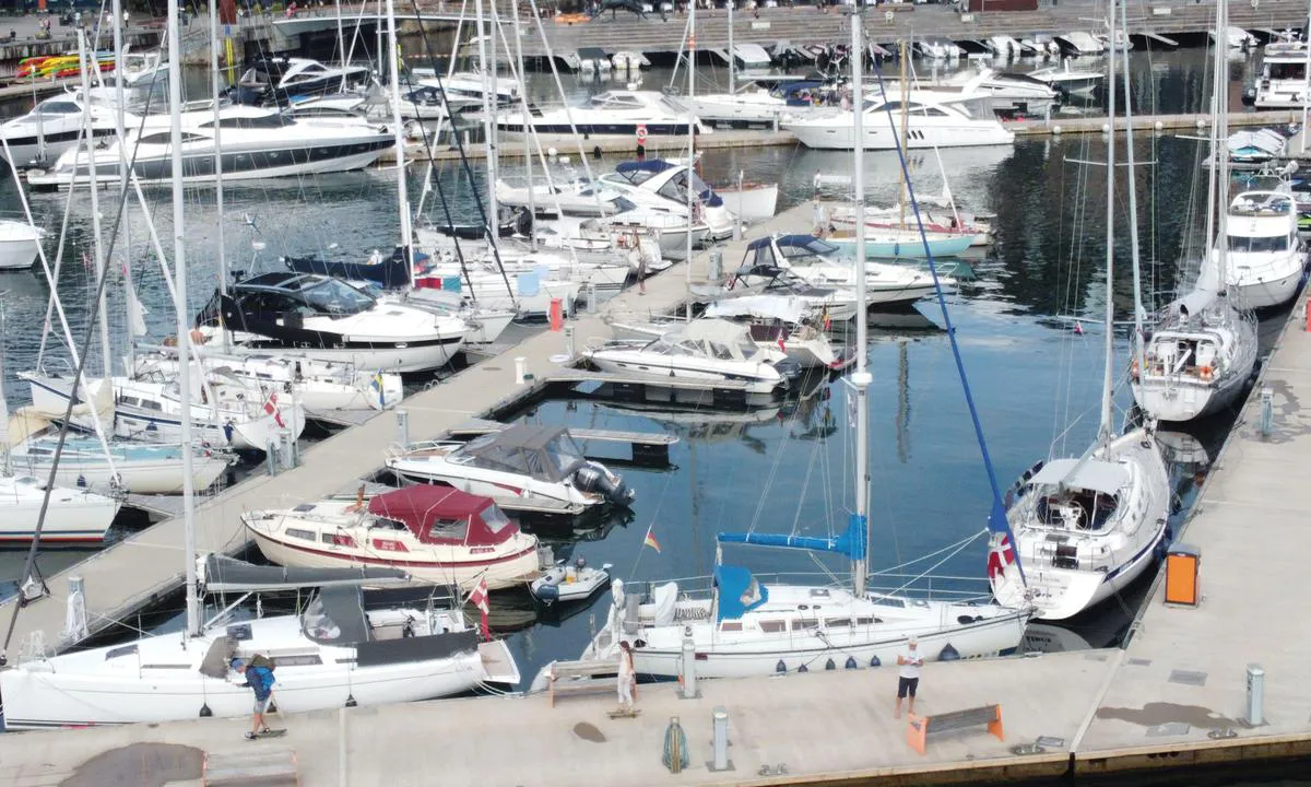 {"base": "no", "no": "Aker Brygge Marina Oslo", "se": "Aker Brygge Marina Oslo", "en": "Aker Brygge Marina Oslo", "da": "Aker Brygge Marina Oslo"}