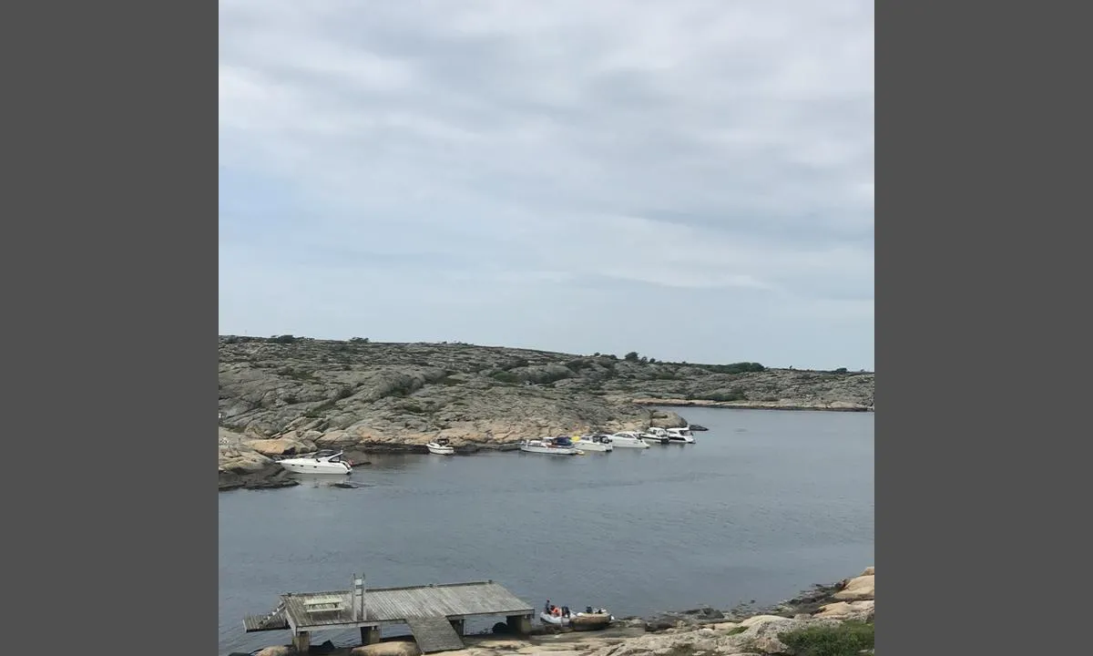 Akerøya: {"base": "no", "no": "Bildet er tatt fra Festningsholmen.", "se": "Bilden \u00e4r tagen fr\u00e5n F\u00e4stningsholmen.", "en": "The picture is taken from Festningsholmen.", "da": "Billedet er taget fra F\u00e6stningsholmen."}