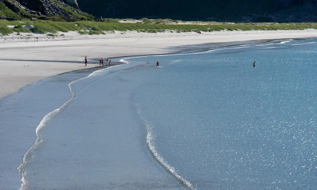 Akkarfjorden: {"base": "no", "no": "Storsanna ligger ca 5km mot nord for Akkarfjord.", "se": "Storsanna ligger ca 5 km norr om Akkarfjord.", "en": "Storsanna is located about 5km to the north of Akkarfjord.", "da": "Storsanna ligger ca. 5 km mod nord for Akkarfjord."}