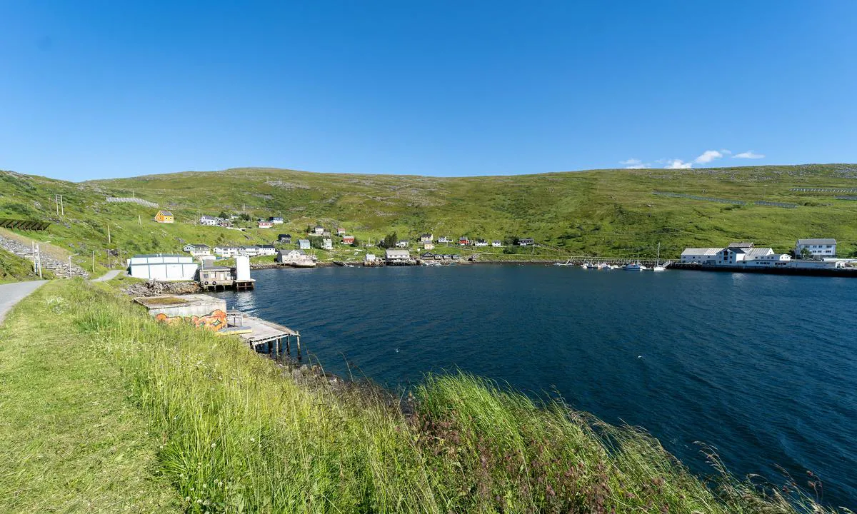 Akkarfjorden: {"base": "no", "no": "Akkarfjord.", "se": "Akkarfjord.", "en": "Akkarfjord.", "da": "Akkarfjord."}