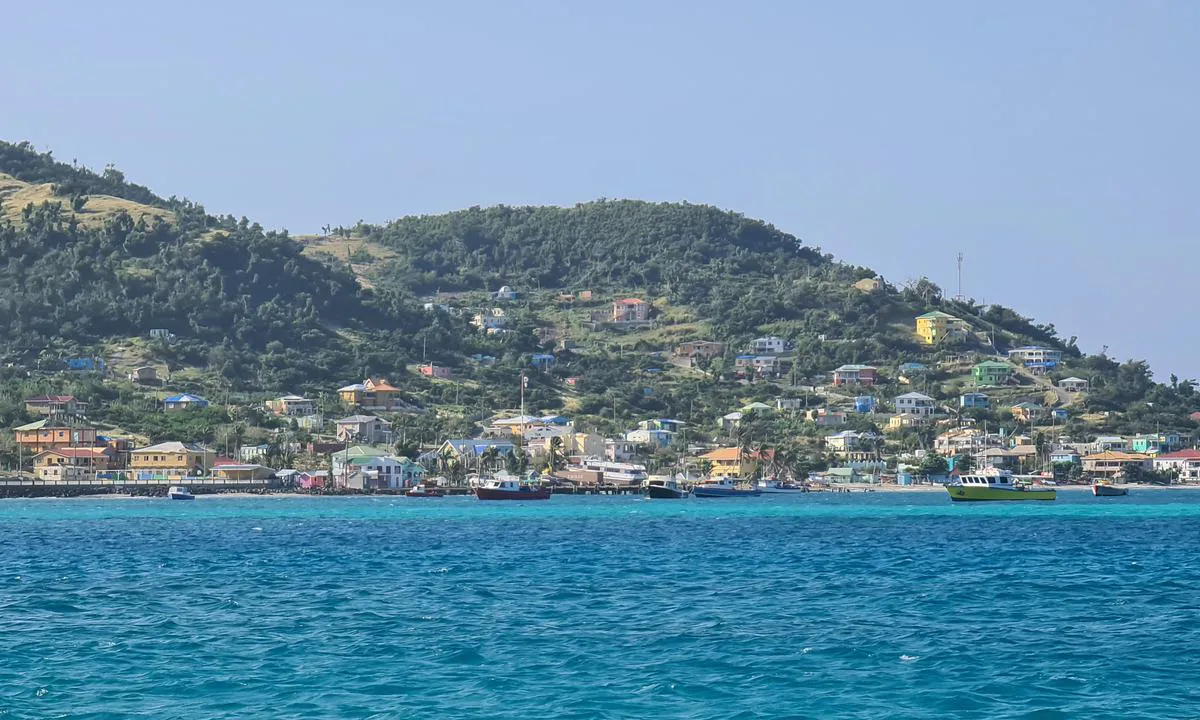 Albert Bay: {"base": "en", "no": "fort\u00f8yningsfelt", "se": "f\u00f6rankringsomr\u00e5de", "en": "mooring field", "da": "fort\u00f8jningsfelt"}