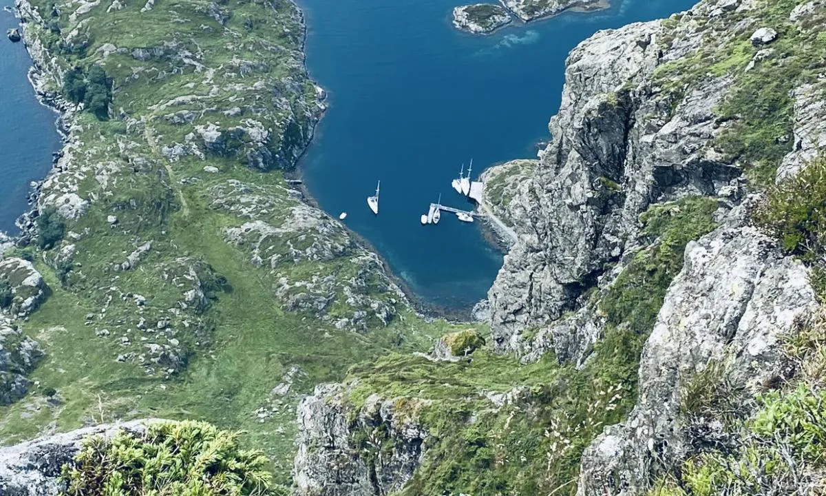 {"base": "no", "no": "Havna sett fra toppen av Alden.", "se": "Hamnen sedd fr\u00e5n toppen av Alden.", "en": "The harbor seen from the top of Alden.", "da": "Havnen set fra toppen af Alden."}