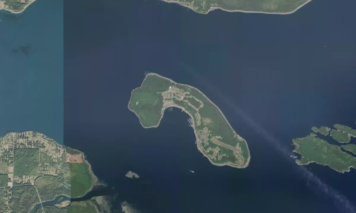 Flyfoto av Alert Bay