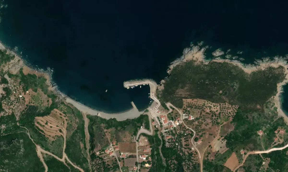 Flyfoto av Αλιευτικό καταφύγιο Βελανιδίων