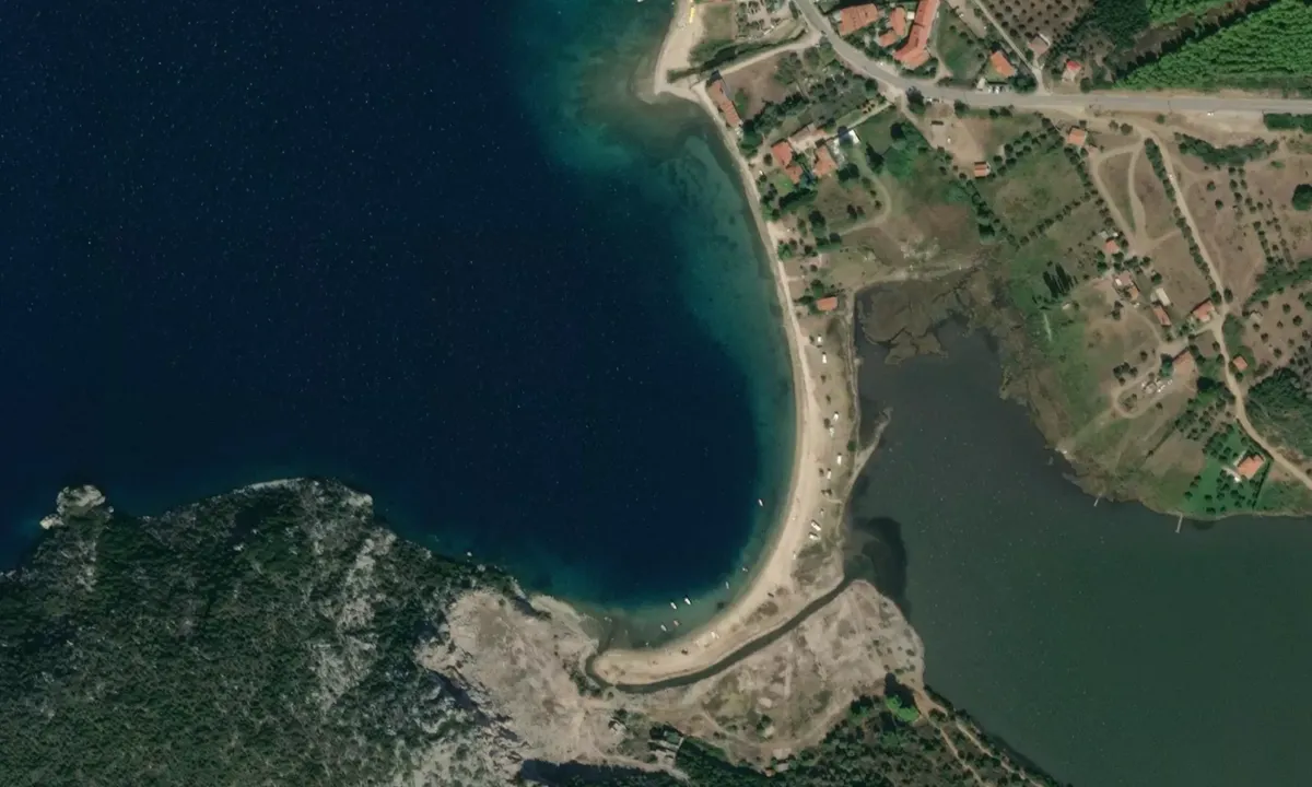 Flyfoto av Alina beach