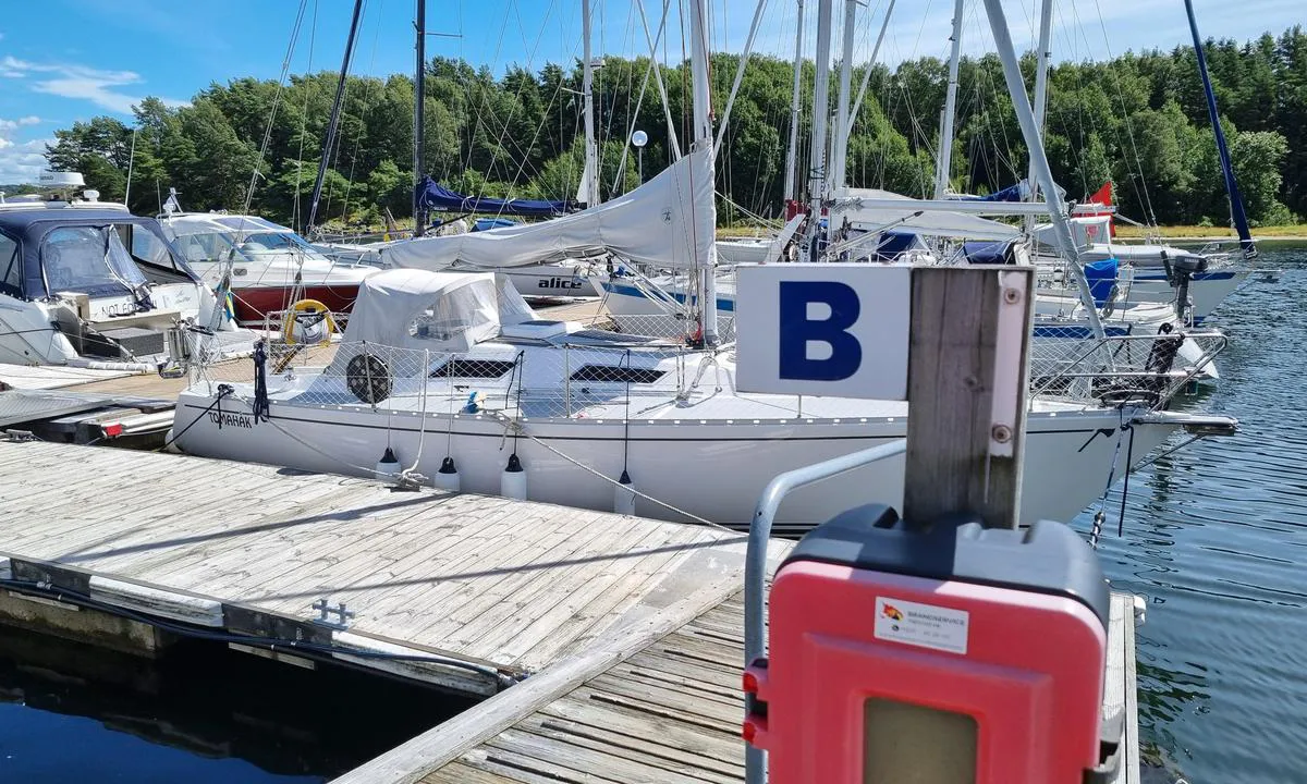 Almösunds Marina: {"base": "no", "no": "Ledige plasser p\u00e5 brygge B kan benyttes", "se": "Lediga platser p\u00e5 brygga B kan anv\u00e4ndas", "en": "Available spots on dock B can be used", "da": "Ledige pladser p\u00e5 bro B kan benyttes"}
