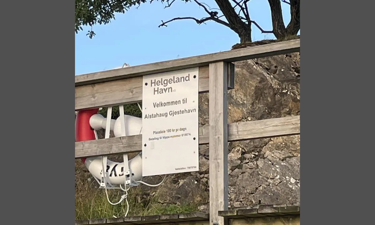 Alstadhaugvågen: {"base": "no", "no": "100kr per d\u00f8gn", "se": "100kr per dygn", "en": "100 NOK per day", "da": "100kr per d\u00f8gn"}