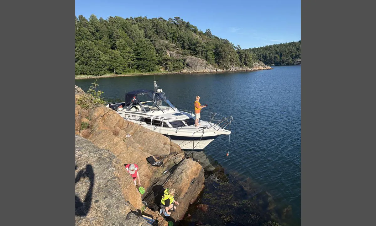 Amandas vik: {"base": "no", "no": "Fin fjellhylle med kveldssol og plenty av krabber :-)", "se": "Fin bergshylla med kv\u00e4llssol och gott om krabbor :-)", "en": "Nice rock shelf with evening sun and plenty of crabs :-)", "da": "Fin fjeldhylde med aftensol og masser af krabber :-)", "fr": "Belle corniche rocheuse avec soleil du soir et beaucoup de crabes :-)", "de": "Sch\u00f6nes Felsplateau mit Abendsonne und jede Menge Krabben :-)", "es": "Bonita repisa de roca con sol de tarde y un mont\u00f3n de cangrejos :-)", "it": "Bella piattaforma rocciosa con sole serale e abbondanza di granchi :-)", "pt": "Bela plataforma de montanha com sol da tarde e muitas caranguejos :-)", "nl": "Mooie berghelling met avondzon en veel krabben :-)", "pl": "Pi\u0119kna skalna p\u00f3\u0142ka z wieczornym s\u0142o\u0144cem i mn\u00f3stwem krab\u00f3w :-)", "uk": "\u0427\u0443\u0434\u043e\u0432\u0438\u0439 \u0441\u043a\u0435\u043b\u044f\u0441\u0442\u0438\u0439 \u0432\u0438\u0441\u0442\u0443\u043f \u0437 \u0432\u0435\u0447\u0456\u0440\u043d\u0456\u043c \u0441\u043e\u043d\u0446\u0435\u043c \u0456 \u0431\u0430\u0433\u0430\u0442\u043e \u043a\u0440\u0430\u0431\u0456\u0432 :-)", "ro": "Frumos pervaz montan cu soare de sear\u0103 \u0219i o mul\u021bime de crabi :-)", "tr": "G\u00fczel bir ak\u015fam g\u00fcne\u015fi ve bolca yenge\u00e7 bulunan bir kaya raf\u0131 :-)", "el": "\u03a9\u03c1\u03b1\u03af\u03bf \u03b2\u03c1\u03b1\u03c7\u03ce\u03b4\u03b5\u03c2 \u03c1\u03ac\u03c6\u03b9 \u03bc\u03b5 \u03b1\u03c0\u03bf\u03b3\u03b5\u03c5\u03bc\u03b1\u03c4\u03b9\u03bd\u03cc \u03ae\u03bb\u03b9\u03bf \u03ba\u03b1\u03b9 \u03ac\u03c6\u03b8\u03bf\u03bd\u03bf\u03c5\u03c2 \u03ba\u03ac\u03b2\u03bf\u03c5\u03c1\u03b5\u03c2 :-)", "cs": "P\u011bkn\u00e1 skaln\u00ed terasa s ve\u010dern\u00edm sluncem a spoustou krab\u016f :-)", "hu": "Sz\u00e9p hegyoldal esti naps\u00fct\u00e9ssel \u00e9s sok r\u00e1kkal :-)", "fi": "Hieno kalliohylly ilta-auringolla ja paljon taskurapuja :-)", "bg": "\u0427\u0443\u0434\u0435\u0441\u043d\u0430 \u0441\u043a\u0430\u043b\u043d\u0430 \u0442\u0435\u0440\u0430\u0441\u0430 \u0441 \u0432\u0435\u0447\u0435\u0440\u043d\u043e \u0441\u043b\u044a\u043d\u0446\u0435 \u0438 \u043c\u043d\u043e\u0433\u043e \u0440\u0430\u0446\u0438 :-)", "sr": "Lepa stena sa ve\u010dernjim suncem i puno rakova :-)", "et": "Hea kaljuriiul \u00f5htup\u00e4ikese ja rohkete krabidega :-)", "lv": "Jauks klints plaukts ar vakara sauli un daudz krabju :-)", "lt": "Gra\u017ei uolos atkarpa su vakarine saule ir daug krab\u0173 :-)"}