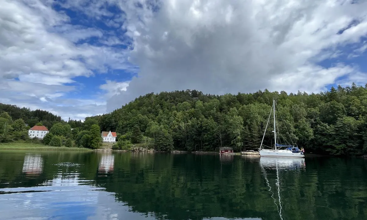 Åmlandskile: {"base": "no", "no": "Veldig lun havn", "se": "V\u00e4ldigt lugn hamn", "en": "Very sheltered harbour", "da": "Meget lun havn"}