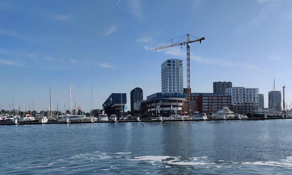 Amsterdam Marina: View from the IJ towards the harbor and office