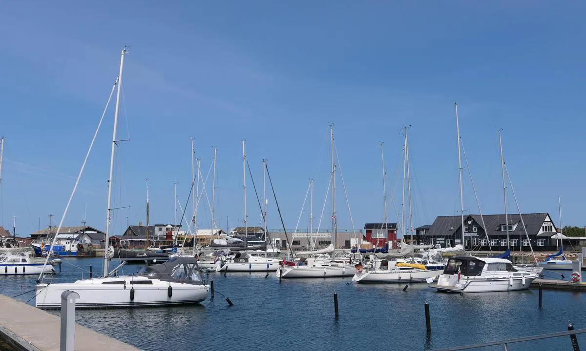 Anholt Havn: {"base": "en", "no": "slutten av juni", "se": "slutet av juni", "en": "end of june", "da": "slutningen af juni"}
