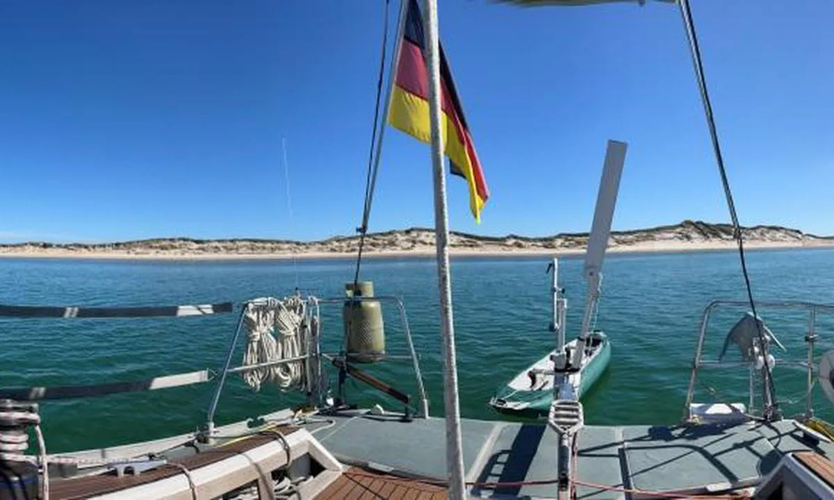 {"base": "en", "no": "Fra dette ankringsstedet har du en flott utsikt over Anholt og kan nyte b\u00e5de solnedgangen og soloppgangen om sommeren.", "se": "Fr\u00e5n denna ankringsplats har du en fantastisk utsikt \u00f6ver Anholt och kan njuta av b\u00e5de solnedg\u00e5ngen och soluppg\u00e5ngen p\u00e5 sommaren.", "en": "From this anchorage you have a great view of Anholt and can enjoy both the sunset and the sunrise in summer.", "da": "Fra denne ankerplads har du en fantastisk udsigt over Anholt og kan nyde b\u00e5de solnedgangen og solopgangen om sommeren."}
