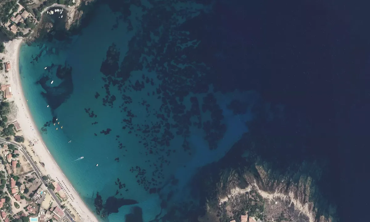 Flyfoto av Anse de Favone