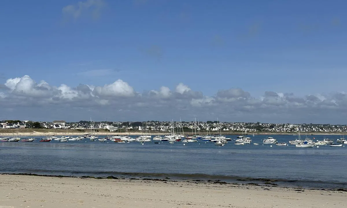 Anse de Sainte-Evette: {"base": "da", "no": "Fra strand", "se": "Fr\u00e5n strand", "en": "From the beach", "da": "Fra strand"}