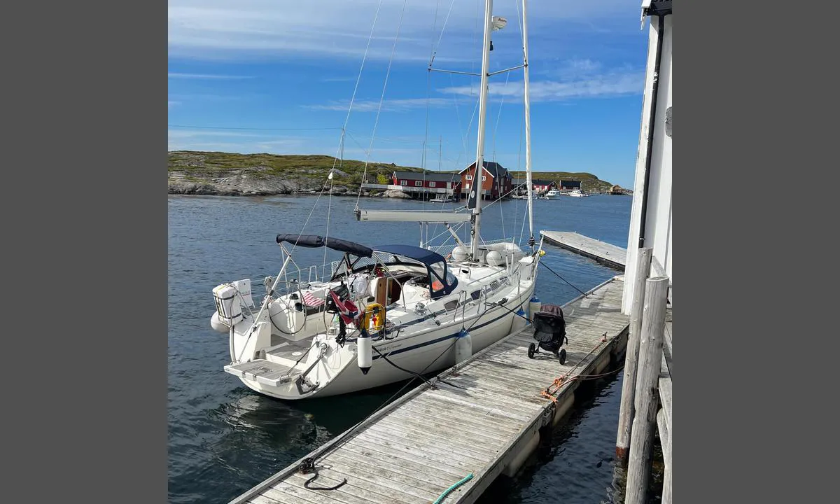 Ansteinsundet - Kynnøya: {"base": "no", "no": "Bryggene", "se": "Bryggorna", "en": "The Piers", "da": "<h2>Bryggerne</h2>"}
