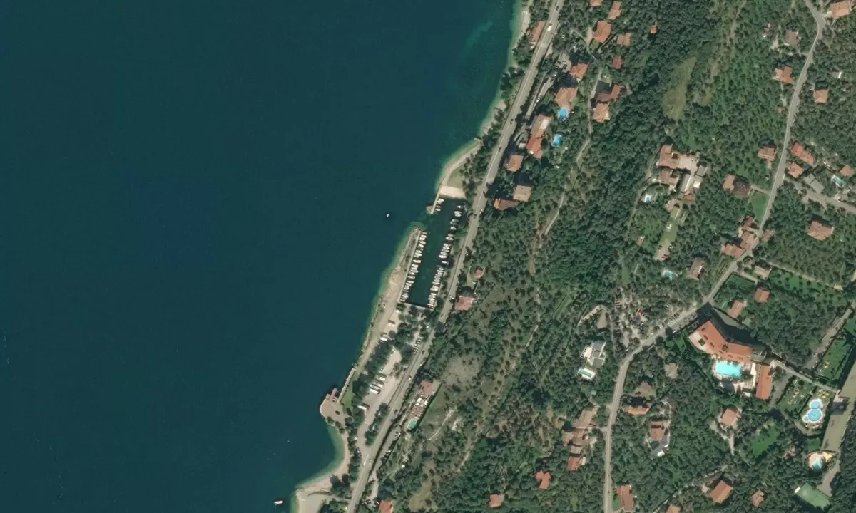 Flyfoto av Areao ormeggio Retelino