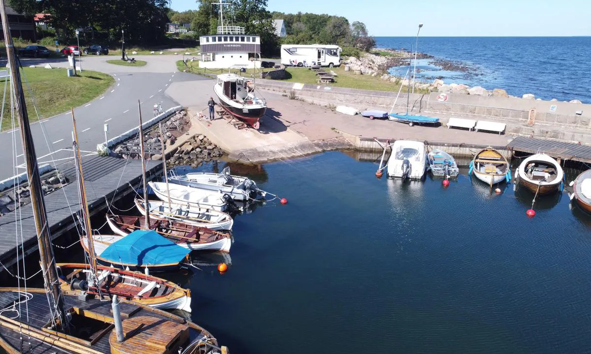 Svanshall: {"base": "se", "no": "Arilds Havn", "se": "Arilds Hamn", "en": "Arilds Harbour", "da": "Arilds Havn"}