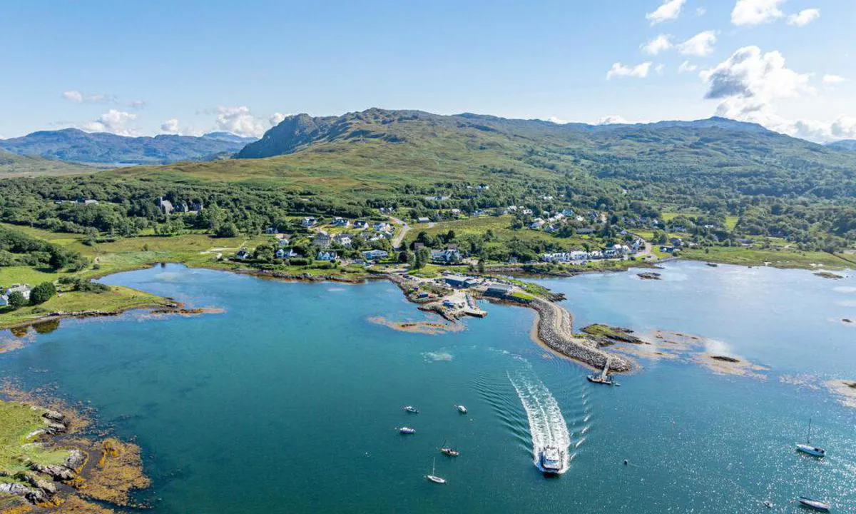 Arisaig (moorings): {"base": "en", "no": "Bilde: Strutt & Parker/Shepherd Chartered Surveyors", "se": "Bild: Strutt & Parker/Shepherd Chartered Surveyors", "en": "Image: Strutt & Parker/Shepherd Chartered Surveyors", "da": "Billede: Strutt & Parker/Shepherd Chartered Surveyors"}