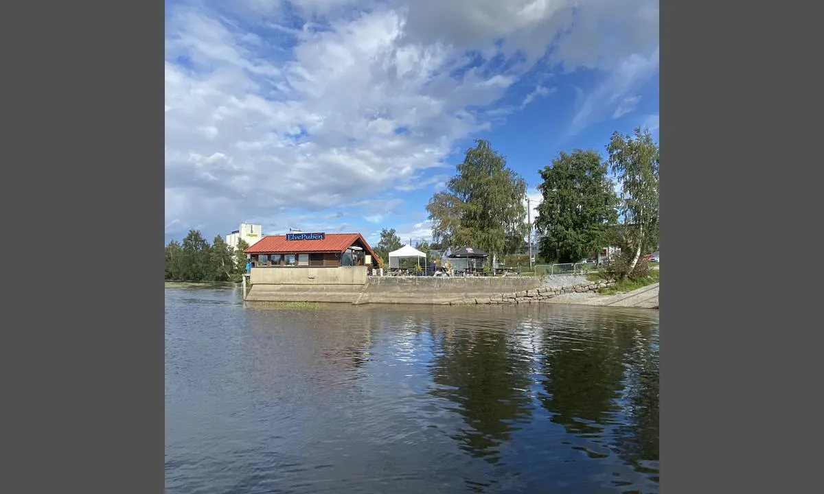 Årnes: Elvepuben ligger nede ved bryggeanlegget