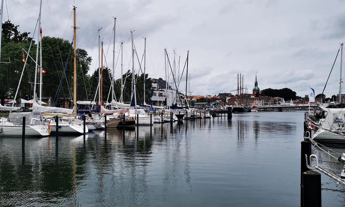 {"base": "de", "no": "ASC Marina Kappeln", "se": "ASC Marina Kappeln", "en": "ASC Marina Kappeln", "da": "ASC Marina Kappeln", "fr": "ASC Marina Kappeln", "de": "ASC Marina Kappeln", "es": "ASC Marina Kappeln", "it": "ASC Marina Kappeln", "pt": "Marina Kappeln do ASC", "nl": "ASC Marina Kappeln", "pl": "ASC Marina Kappeln", "uk": "\u041c\u0430\u0440\u0438\u043d\u0430 ASC \u041a\u0430\u043f\u043f\u0435\u043b\u044c\u043d", "ro": "Marina ASC Kappeln", "tr": "ASC Marina Kappeln", "el": "\u039c\u03b1\u03c1\u03af\u03bd\u03b1 ASC, \u039a\u03ac\u03c0\u03b5\u03bb\u03bd", "cs": "ASC Marina Kappeln", "hu": "ASC Marina Kappeln", "fi": "ASC Marina Kappeln", "bg": "ASC \u041c\u0430\u0440\u0438\u043d\u0430 \u041a\u0430\u043f\u0435\u043b\u043d", "sr": "\u041c\u0430\u0440\u0438\u043d\u0430 \u0410\u0421\u0426 \u041a\u0430\u043f\u0435\u043b\u043d", "et": "ASC Marina Kappeln", "lv": "ASC jahtu osta Kappeln", "lt": "ASC prieplauka Kappeln"}