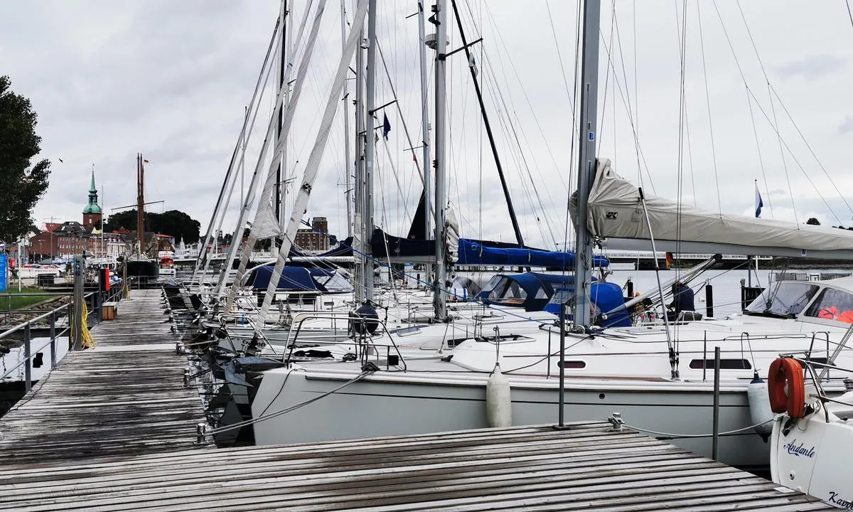 {"base": "de", "no": "ASC Marina Kappeln", "se": "ASC Marina Kappeln", "en": "ASC Marina Kappeln", "da": "ASC Marina Kappeln", "fr": "ASC Marina Kappeln", "de": "ASC Marina Kappeln", "es": "ASC Marina Kappeln", "it": "ASC Marina Kappeln", "pt": "Marina ASC Kappeln", "nl": "ASC Marina Kappeln", "pl": "ASC Marina Kappeln", "uk": "\u0410\u0421\u0426 \u041c\u0430\u0440\u0438\u043d\u0430 \u041a\u0430\u043f\u043f\u0435\u043b\u044c\u043d", "ro": "Marina ASC Kappeln", "tr": "ASC Marina Kappeln", "el": "\u039c\u03b1\u03c1\u03af\u03bd\u03b1 ASC \u039a\u03ac\u03c0\u03b5\u03bb\u03bd", "cs": "ASC Marina Kappeln", "hu": "ASC Marina Kappeln", "fi": "ASC Marina Kappeln", "bg": "ASC \u041c\u0430\u0440\u0438\u043d\u0430 \u041a\u0430\u043f\u0435\u043b\u043d", "sr": "\u041ca\u0440\u0438\u043d\u0430 *ASC \u041c\u0430\u0440\u0438\u043d\u0430 \u041a\u0430\u043f\u043f\u0435\u043b\u043d*", "et": "ASC Marinasadam Kappeln", "lv": "ASC Marina Kappeln", "lt": "ASC Marina Kappeln"}