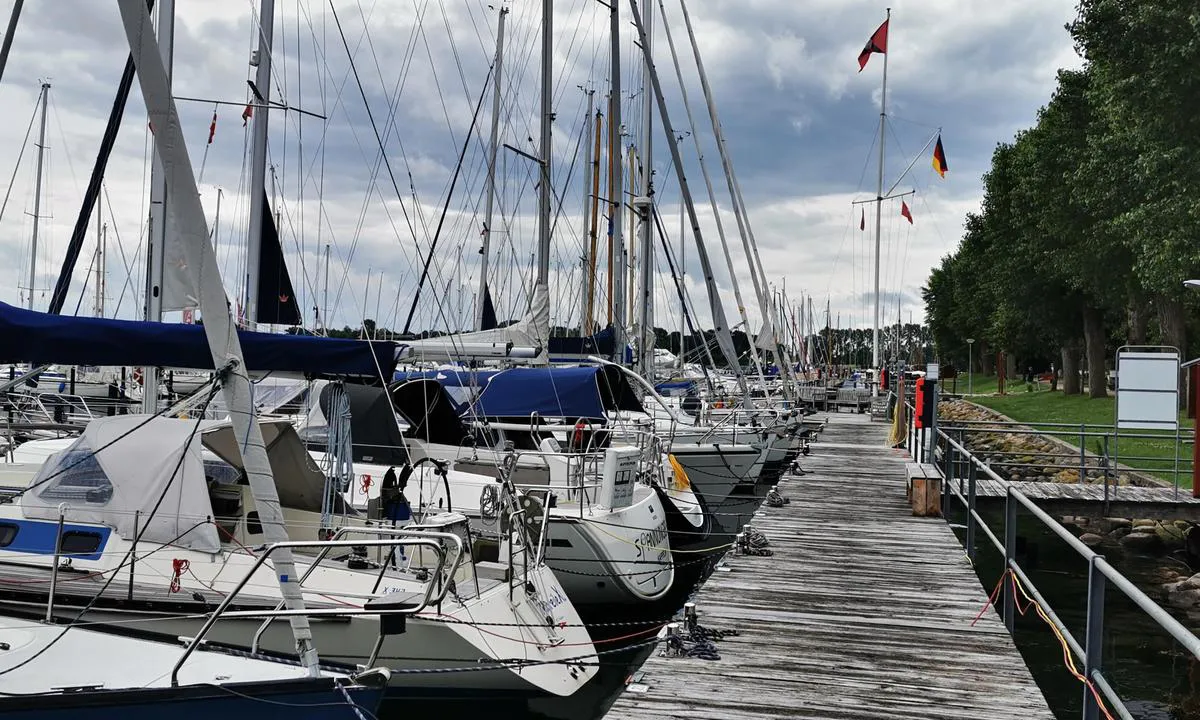 {"base": "de", "no": "ASC Marina Kappeln", "se": "ASC Marina Kappeln", "en": "ASC Marina Kappeln", "da": "ASC Marina Kappeln", "fr": "ASC Marina Kappeln", "de": "ASC Marina Kappeln", "es": "ASC Marina Kappeln", "it": "ASC Marina Kappeln", "pt": "ASC Marina Kappeln", "nl": "ASC Marina Kappeln", "pl": "ASC Marina Kappeln", "uk": "\u0410\u0421\u0426 \u041c\u0430\u0440\u0438\u043d\u0430 \u041a\u0430\u043f\u043f\u0435\u043b\u044c\u043d", "ro": "Marina ASC Kappeln", "tr": "ASC Marina Kappeln", "el": "\u039c\u03b1\u03c1\u03af\u03bd\u03b1 ASC \u039a\u03ac\u03c0\u03bb\u03b5", "cs": "ASC Marina Kappeln", "hu": "ASC Marina Kappeln", "fi": "ASC Marina Kappeln", "bg": "\u041c\u0435\u0434 \u041c\u0430\u0440\u0438\u043d\u0430 \u041a\u0430\u043f\u043b\u0443\u043d", "sr": "ASC Marina Kappeln", "et": "ASC Marina Kappeln", "lv": "ASC Marina Kappeln", "lt": "ASC Marina Kappeln"}