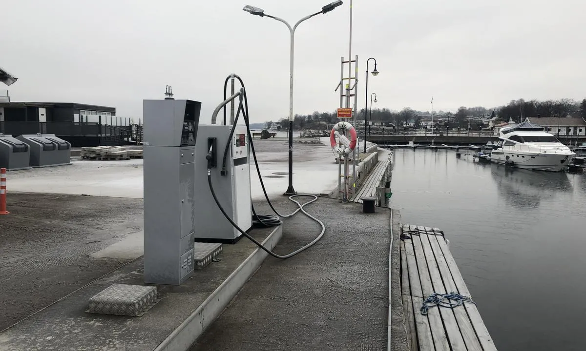 Åsgårdstrand: {"base": "no", "no": "Drivstoffpumpe i \u00c5sg\u00e5rdstrand", "se": "Br\u00e4nslepump i \u00c5sg\u00e5rdstrand", "en": "Fuel pump in \u00c5sg\u00e5rdstrand", "da": "Br\u00e6ndstofpumpe i \u00c5sg\u00e5rdstrand"}