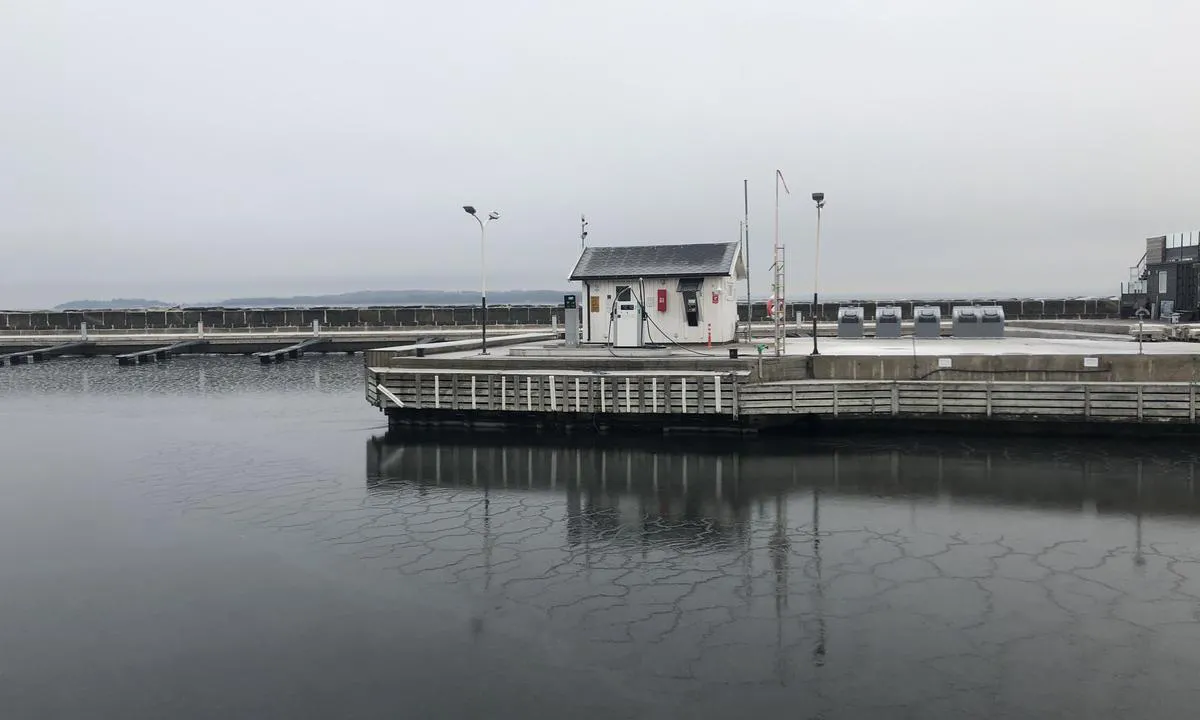 Åsgårdstrand: I indre havn i Åsgårdstand kan du fylle drivstoff