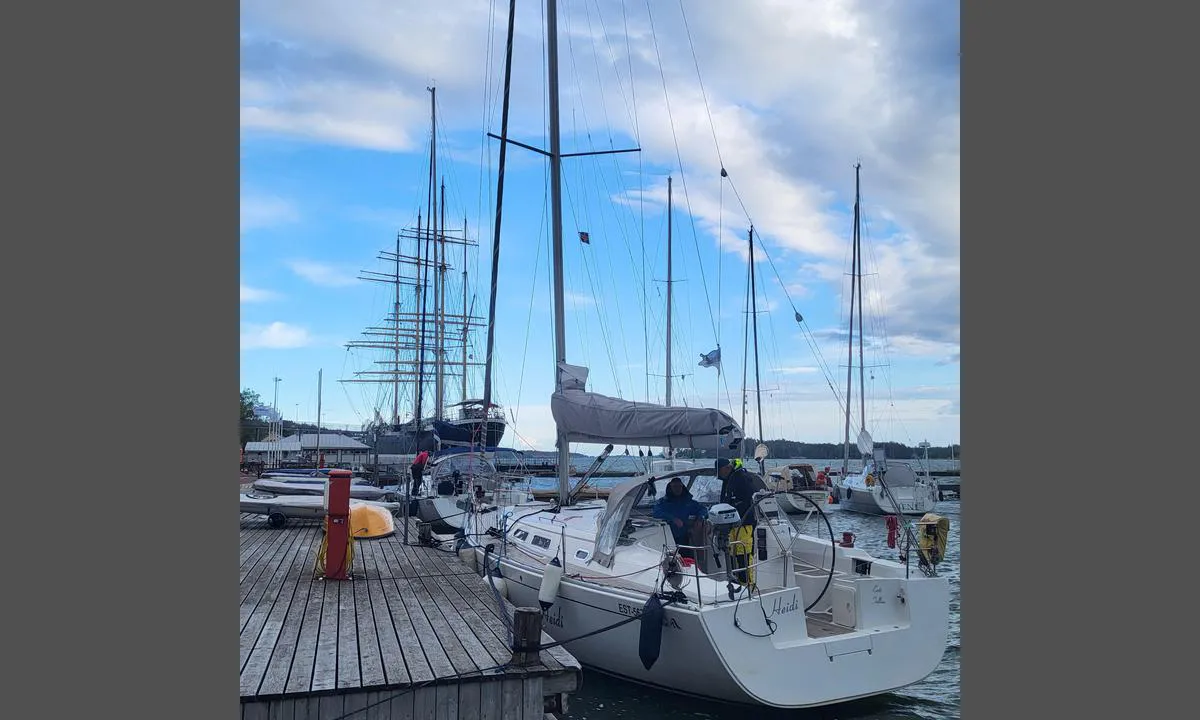 ÅSS Marina: {"base": "en", "no": "beste sted ved sterk s\u00f8nnavind", "se": "b\u00e4sta platsen vid kraftiga sydliga vindar", "en": "best place by heavy southern winds", "da": "bedste sted ved kraftige sydlige vinde"}