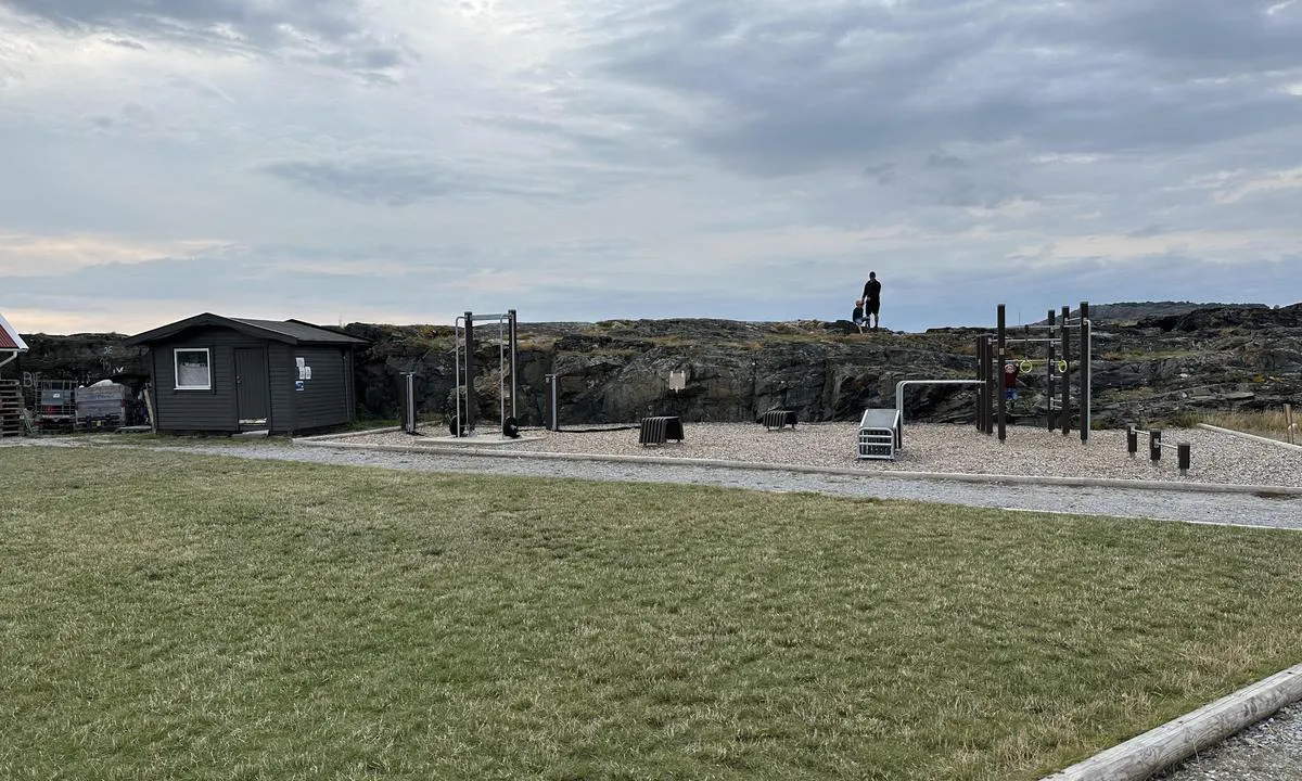 Åstol Gästhamn: {"base": "se", "no": "Utend\u00f8rs treningsapparater", "se": "Utegym", "en": "Outdoor gym", "da": "Udend\u00f8rs tr\u00e6ningsomr\u00e5de"}