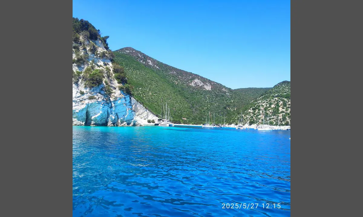 {"base": "en", "no": "Ett hus bukt, sv\u00f8mmende griser her.", "se": "One house bay, simgrisar h\u00e4r.", "en": "One house bay, swimming pigs here.", "da": "One house bay, sv\u00f8mmende grise her.", "fr": "Une maison baie, cochons nageurs ici.", "de": "Eine-Haus-Bucht, schwimmende Schweine hier.", "es": "Bah\u00eda One House, cerdos nadadores aqu\u00ed.", "it": "Una baia, maiali che nuotano qui.", "pt": "Ba\u00eda de Uma Casa, porcos nadadores aqui.", "nl": "E\u00e9n huis baai, zwemmende varkens hier.", "pl": "Zatoka Jednego Domu, p\u0142ywaj\u0105ce \u015bwinie tutaj.", "uk": "\u0411\u0443\u0445\u0442\u0430 One House, \u0442\u0443\u0442 \u043f\u043b\u0430\u0432\u0430\u044e\u0442\u044c \u0441\u0432\u0438\u043d\u0456.", "ro": "Golful One House, \u00eenot cu porci aici.", "tr": "One house bay, y\u00fczme domuzlar\u0131 burada.", "el": "\u039a\u03cc\u03bb\u03c0\u03bf\u03c2 \u0388\u03bd\u03b1 \u03a3\u03c0\u03af\u03c4\u03b9, \u03b3\u03bf\u03c5\u03c1\u03bf\u03cd\u03bd\u03b9\u03b1 \u03c0\u03bf\u03c5 \u03ba\u03bf\u03bb\u03c5\u03bc\u03c0\u03bf\u03cd\u03bd \u03b5\u03b4\u03ce.", "cs": "Z\u00e1toka Jednoho domu, plav\u00edc\u00ed se prasata zde.", "hu": "Egy h\u00e1z \u00f6b\u00f6l, \u00fasz\u00f3 malacok itt.", "fi": "Yhden talon lahti, uimassa sikoja t\u00e4\u00e4ll\u00e4.", "bg": "\u0415\u0434\u043d\u043e \u043a\u044a\u0449\u043d\u043e \u0437\u0430\u043b\u0438\u0432\u0447\u0435, \u043f\u043b\u0443\u0432\u0430\u0449\u0438 \u043f\u0440\u0430\u0441\u0435\u0442\u0430 \u0442\u0443\u043a.", "sr": "Uvala Jedna Ku\u0107a, ovde ima kupaju\u0107ih svinja.", "et": "\u00dcksiku hoone laht, ujumis-sead siin.", "lv": "Viena nama l\u012bcis, \u0161eit peldc\u016bkas.", "lt": "Vieno namo \u012flanka, \u010dia plaukioja kiaul\u0117s."}