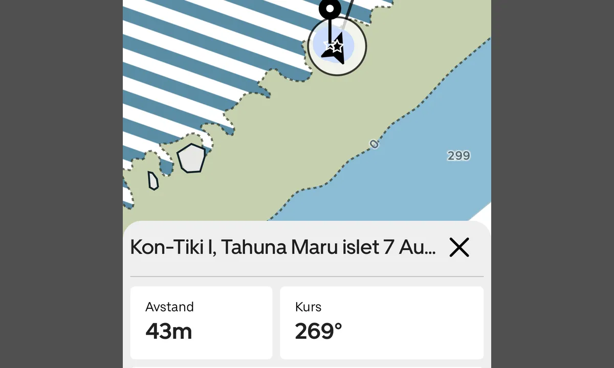 Atollen heter Raroya og øyen vi ligger ved er Taho: {"base": "no", "no": "Her er n\u00f8yaktig posisjon for minnesmerket fra Kon-Tiki", "se": "H\u00e4r \u00e4r den exakta positionen f\u00f6r minnesm\u00e4rket fr\u00e5n Kon-Tiki", "en": "Here is the exact position of the Kon-Tiki memorial", "da": "Her er den n\u00f8jagtige position for mindesm\u00e6rket fra Kon-Tiki", "fr": "Voici la position exacte du m\u00e9morial de Kon-Tiki", "de": "Hier ist die genaue Position des Denkmals von Kon-Tiki", "es": "Aqu\u00ed est\u00e1 la posici\u00f3n exacta del monumento del Kon-Tiki", "it": "Ecco la posizione esatta del monumento di Kon-Tiki", "pt": "Aqui est\u00e1 a posi\u00e7\u00e3o exata do monumento de Kon-Tiki", "nl": "Hier is de exacte positie van het Kon-Tiki monument", "pl": "Oto dok\u0142adna pozycja dla pomnika z Kon-Tiki", "uk": "\u041e\u0441\u044c \u0442\u043e\u0447\u043d\u0435 \u043c\u0456\u0441\u0446\u0435 \u0440\u043e\u0437\u0442\u0430\u0448\u0443\u0432\u0430\u043d\u043d\u044f \u043c\u0435\u043c\u043e\u0440\u0456\u0430\u043b\u0443 \u041a\u043e\u043d-\u0422\u0456\u043a\u0456", "ro": "Aici este pozi\u021bia exact\u0103 a monumentului Kon-Tiki", "tr": "Kon-Tiki an\u0131t\u0131n\u0131n tam konumu burada", "el": "\u0395\u03b4\u03ce \u03b5\u03af\u03bd\u03b1\u03b9 \u03b7 \u03b1\u03ba\u03c1\u03b9\u03b2\u03ae\u03c2 \u03b8\u03ad\u03c3\u03b7 \u03c4\u03bf\u03c5 \u03bc\u03bd\u03b7\u03bc\u03b5\u03af\u03bf\u03c5 \u03b1\u03c0\u03cc \u03c4\u03b7\u03bd \u039a\u03bf\u03bd-\u03a4\u03af\u03ba\u03b9", "cs": "Zde je p\u0159esn\u00e1 pozice pam\u00e1tn\u00edku Kon-Tiki", "hu": "Itt van a pontos helyzet a Kon-Tiki eml\u00e9km\u0171h\u00f6z", "fi": "T\u00e4ss\u00e4 on Kon-Tiki-muistomerkin tarkka sijainti", "bg": "\u0415\u0442\u043e \u0442\u043e\u0447\u043d\u0430\u0442\u0430 \u043f\u043e\u0437\u0438\u0446\u0438\u044f \u043d\u0430 \u043c\u0435\u043c\u043e\u0440\u0438\u0430\u043b\u0430 \u043d\u0430 \u041a\u043e\u043d-\u0422\u0438\u043a\u0438", "sr": "\u041e\u0432\u0434\u0435 \u0458\u0435 \u0442\u0430\u0447\u043d\u0430 \u043f\u043e\u0437\u0438\u0446\u0438\u0458\u0430 \u0441\u043f\u043e\u043c\u0435\u043d\u0438\u043a\u0430 \u041a\u043e\u043d\u0430-\u0422\u0438\u043a\u0438", "et": "Siin on t\u00e4pne asukoht Kon-Tiki memoriaalile", "lv": "\u0160eit ir prec\u012bza Kon-Tiki pieminek\u013ca atra\u0161an\u0101s vieta", "lt": "\u010cia yra tiksli Kon-Tiki paminklo pozicija"}