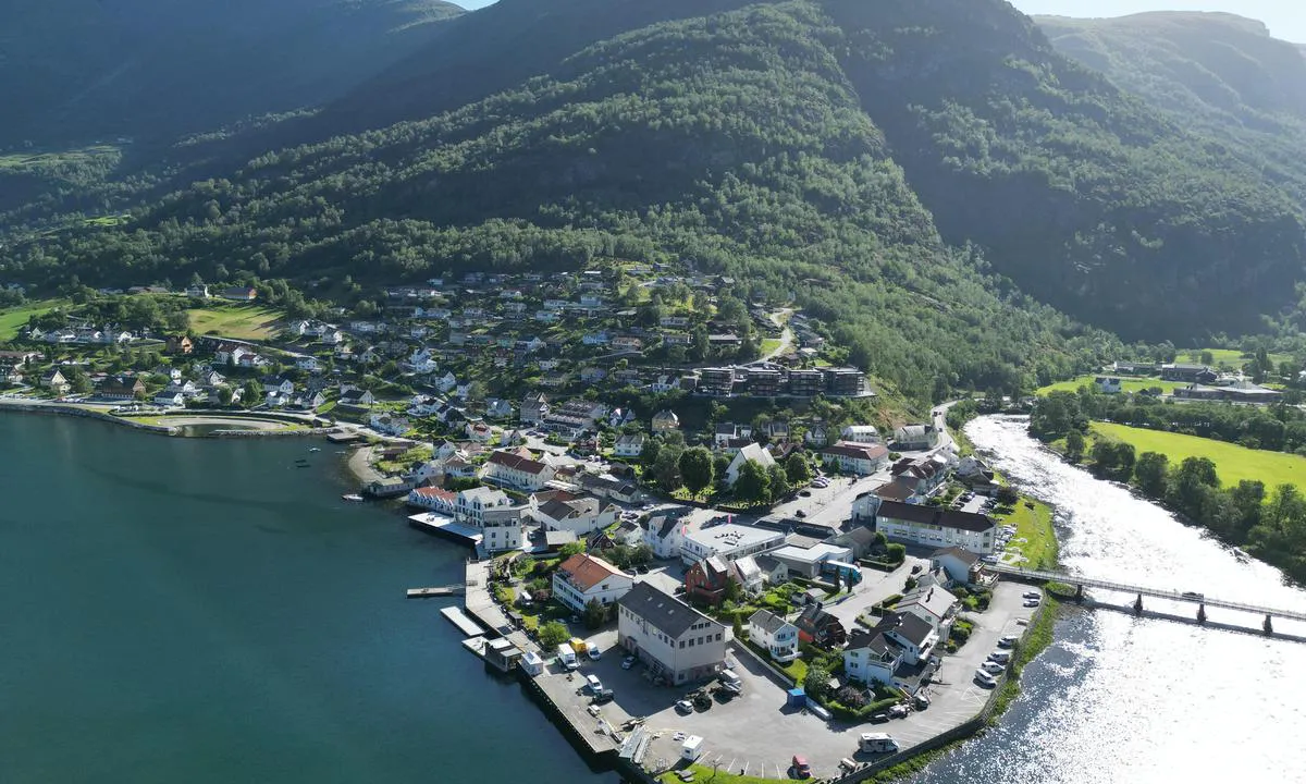 {"base": "no", "no": "Aurlandsvangen", "se": "Aurlandsvangen", "en": "Aurlandsvangen", "da": "Aurlandsvangen"}