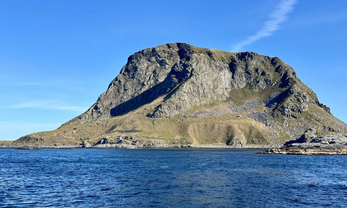 Ausrdalsbukta: {"base": "no", "no": "Spesiell f\u00f8lelse forlate en slik plass.", "se": "Speciell k\u00e4nsla att l\u00e4mna en s\u00e5dan plats.", "en": "A special feeling to leave a place like this.", "da": "S\u00e6rlig f\u00f8lelse at forlade s\u00e5dan et sted."}