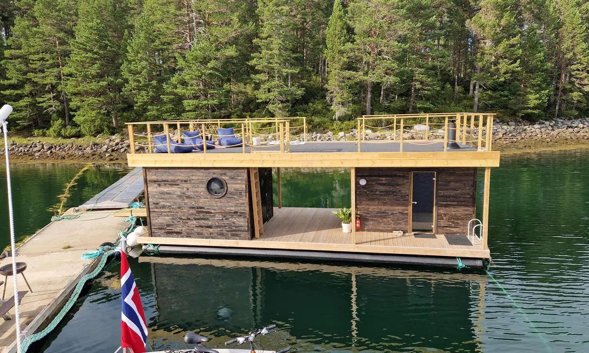 Baarsetøya: {"base": "no", "no": "Badstue som kan leies", "se": "Bastu som kan hyras", "en": "Sauna available for rent", "da": "Sauna som kan lejes"}