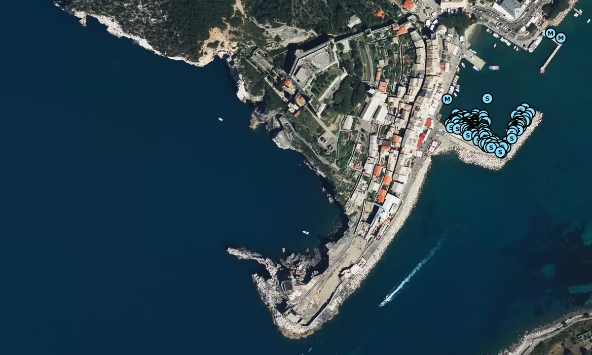 Satelite image of Baia della scogliera di Porto Venere