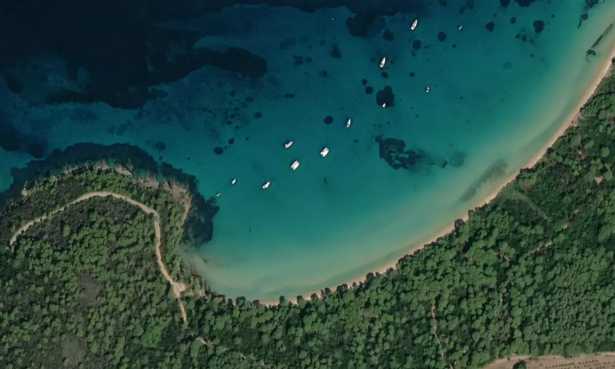 Flyfoto av Baie d'Alicastre