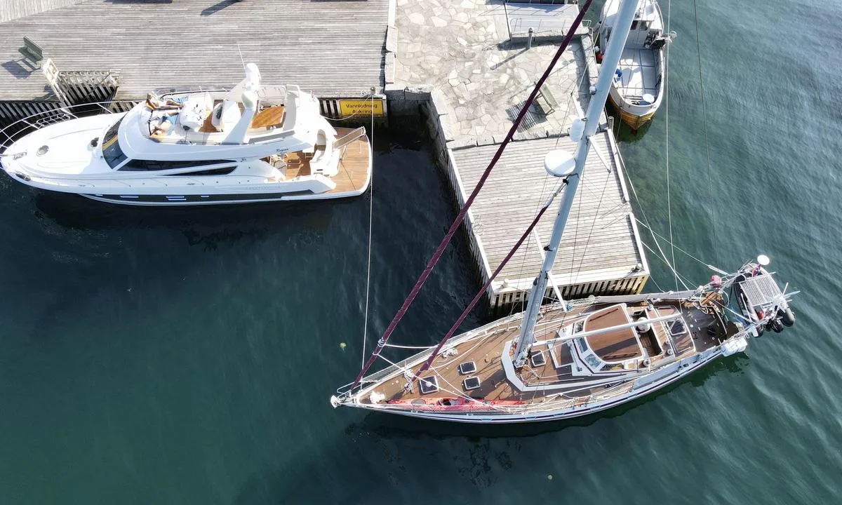 Balestrand gjestehavn: {"base": "en", "no": "OObs grunt bak motorb\u00e5t", "se": "OObs grunt bakom motorb\u00e5ten", "en": "OObs shallow behind motoryacht", "da": "OObs lavt vand bagved motorb\u00e5de"}